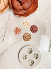 Load image into Gallery viewer, Stud Floral Mold 04