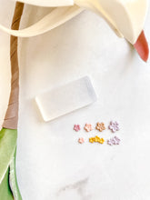 Load image into Gallery viewer, Micro Floral Mold 21