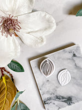 Load image into Gallery viewer, Detailed Oval Polymer Clay Cutter