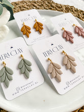 Load image into Gallery viewer, The Lynn (also in silver)