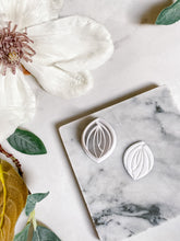 Load image into Gallery viewer, Detailed Oval Polymer Clay Cutter