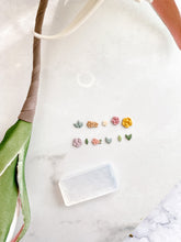 Load image into Gallery viewer, Micro Floral Mold 20