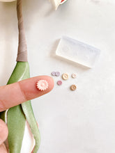 Load image into Gallery viewer, Micro Floral Mold 17