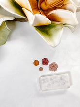 Load image into Gallery viewer, Micro Floral Mold 27