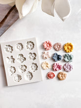 Load image into Gallery viewer, Stud Floral Mold