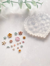 Load image into Gallery viewer, Micro Floral Mold 06