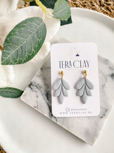 Load image into Gallery viewer, The Lynn (also in silver)