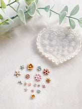 Load image into Gallery viewer, Micro Floral Mold 06