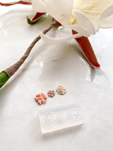 Load image into Gallery viewer, Micro Floral Mold 16