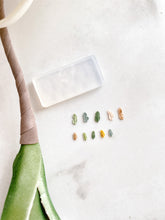 Load image into Gallery viewer, Micro Floral Mold 13