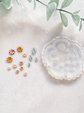 Load image into Gallery viewer, Micro Floral Mold 05