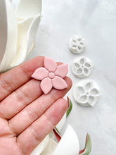 Load image into Gallery viewer, Five-leaf Flower Cutter