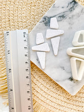 Load image into Gallery viewer, Geometric Dangle Clay Cutter