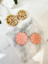 Load image into Gallery viewer, Detailed Daisy Polymer Clay Cutter PCC1328