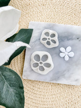 Load image into Gallery viewer, Organic Flower Polymer Clay Cutter