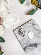Load image into Gallery viewer, Detailed Oval Polymer Clay Cutter