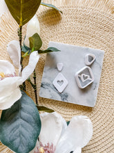 Load image into Gallery viewer, Valentine’s Rhombus Donut