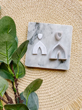 Load image into Gallery viewer, The Lilly Elegant V-Shape Clay Cutter Set
