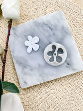 Load image into Gallery viewer, Abstract Flower Polymer Clay Cutter