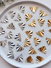 Load image into Gallery viewer, 18K Gold/Platinum Plated Fan Pendant with One Hole
