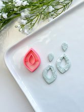 Load image into Gallery viewer, Pointy Donut Polymer Clay Cutter
