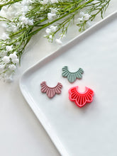 Load image into Gallery viewer, Scalloped Shell Polymer Clay Cutter
