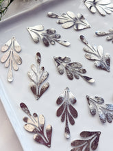 Load image into Gallery viewer, 18K Gold/Real Platinum Plated Textured Brass Big Leaf Pendant with One Hole
