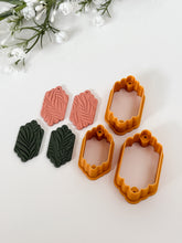 Load image into Gallery viewer, Vintage Scalloped Shape with Drill Guides Polymer Clay Cutter
