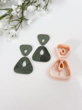 Load image into Gallery viewer, Duo Organic Triangle Donut with Drill Guides Polymer Clay Cutter
