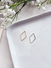Load image into Gallery viewer, Real Platinum Plated Rhombus Bezel | Nickel Free

