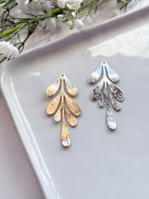 Load image into Gallery viewer, 18K Gold/Real Platinum Plated Textured Brass Big Leaf Pendant with One Hole
