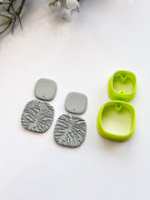 Load image into Gallery viewer, Duo Organic Square Set with Drill Guides Polymer Clay Cutters
