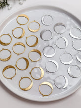 Load image into Gallery viewer, 18K Gold/Platinum Plated Circle Bezel with One Hole
