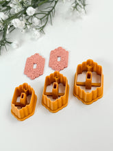 Load image into Gallery viewer, Vintage Scalloped Donut with Drill Guides Polymer Clay Cutter
