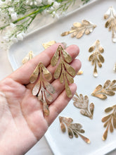 Load image into Gallery viewer, 18K Gold/Real Platinum Plated Textured Brass Big Leaf Pendant with One Hole
