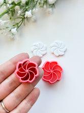 Load image into Gallery viewer, Spring Flower #3 Polymer Clay Cutter
