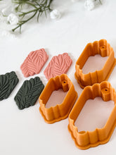 Load image into Gallery viewer, Vintage Scalloped Shape with Drill Guides Polymer Clay Cutter
