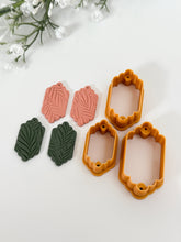 Load image into Gallery viewer, Vintage Scalloped Shape with Drill Guides Polymer Clay Cutter
