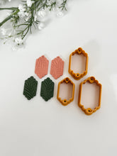 Load image into Gallery viewer, Vintage Scalloped Shape with Drill Guides Polymer Clay Cutter
