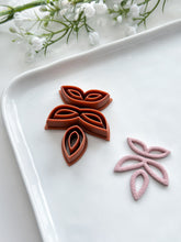 Load image into Gallery viewer, Skinny Floral Polymer Clay Cutter Set
