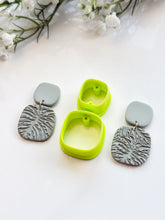 Load image into Gallery viewer, Duo Organic Square Set with Drill Guides Polymer Clay Cutters
