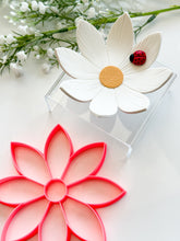 Load image into Gallery viewer, Daisy #3 Trinket Dish/Coaster Clay Cutter PCC1806
