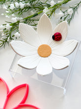 Load image into Gallery viewer, Daisy #3 Trinket Dish/Coaster Clay Cutter PCC1806
