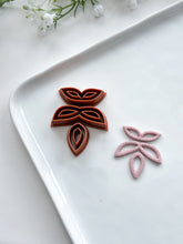 Load image into Gallery viewer, Skinny Floral Polymer Clay Cutter Set
