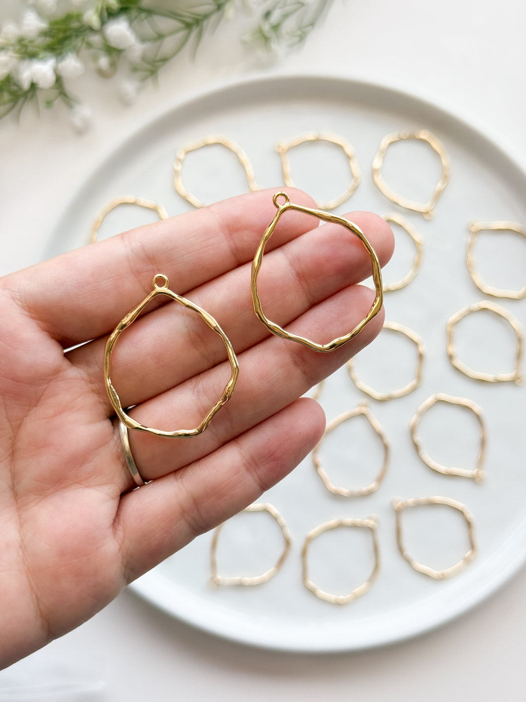 18K Gold Plated Organic Circle Bezel Pendant with One Hole