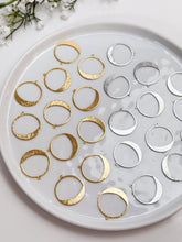 Load image into Gallery viewer, 18K Gold/Platinum Plated Circle Bezel with One Hole
