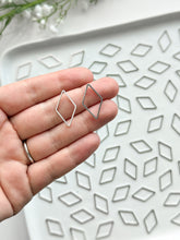 Load image into Gallery viewer, Real Platinum Plated Rhombus Bezel | Nickel Free
