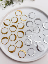Load image into Gallery viewer, 18K Gold/Platinum Plated Circle Bezel with One Hole
