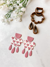 Load image into Gallery viewer, Scalloped Quadruple Dangle Polymer Clay Cutter Set
