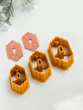 Load image into Gallery viewer, Vintage Scalloped Donut with Drill Guides Polymer Clay Cutter

